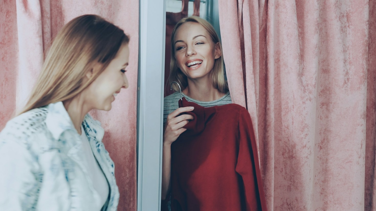 How Peer Feedback Transforms Everyday Wardrobe Choices